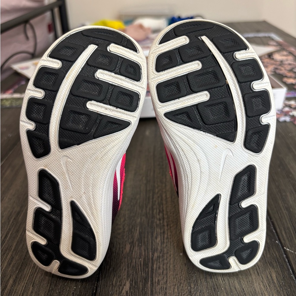 Nike Pink and Black Sneakers with Breathable Mesh - Picture 8 of 9